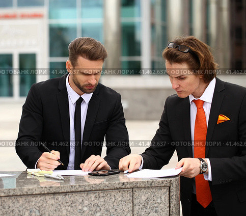Business people sign a contract. Стоковое фото, фотограф Андрей Аркуша / Фотобанк Лори