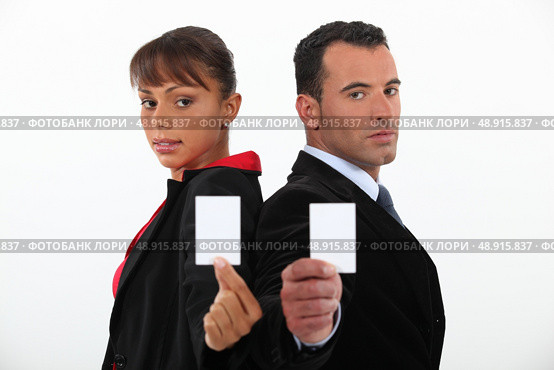 Businessman and woman holding calling cards. Стоковое фото, агентство Ingram Publishing / Фотобанк Лори