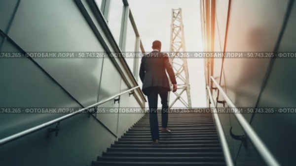 Businessman Ascending Stairs Towards Sunlight in a Modern Urban Setting, Embodying Corporate Success and Career Coaching. Стоковое AI-видео, аниматор Sergey Grishin / Фотобанк Лори