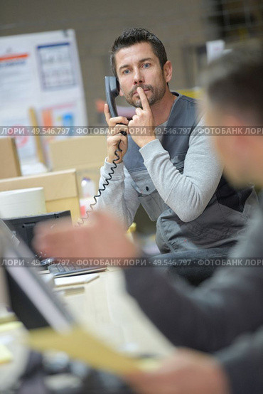 businessman asks silence during a successful telephone conversation. Стоковое фото, агентство Ingram Publishing / Фотобанк Лори