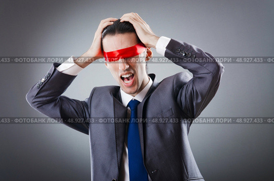 Businessman blinded by red tape. Стоковое фото, агентство Ingram Publishing / Фотобанк Лори