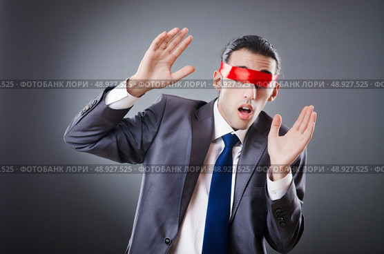 Businessman blinded by red tape. Стоковое фото, агентство Ingram Publishing / Фотобанк Лори