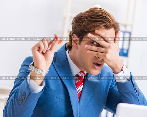 Businessman throwing dart in business concept. Стоковое фото, фотограф Elnur / Фотобанк Лори
