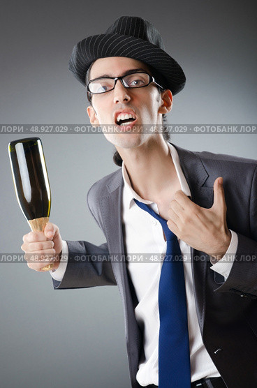 Businessman with bottle of champagne. Стоковое фото, агентство Ingram Publishing / Фотобанк Лори