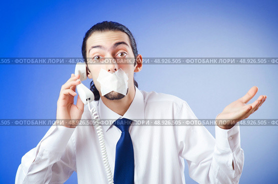 Businessman with his lips sealed. Стоковое фото, агентство Ingram Publishing / Фотобанк Лори