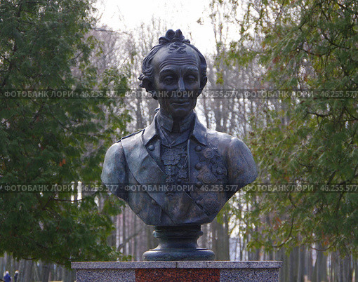 Бюст А.В. Суворова в парке имени Суворова, город Кобрин, Брестская область, Беларусь (2020 год). Редакционное фото, фотограф Алексей Иванов / Фотобанк Лори