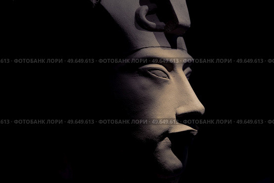 bust of pharaoh Echnaton (Akhenaten, aka Amenhotep IV) around black background . cloes up. Стоковое фото, агентство Ingram Publishing / Фотобанк Лори