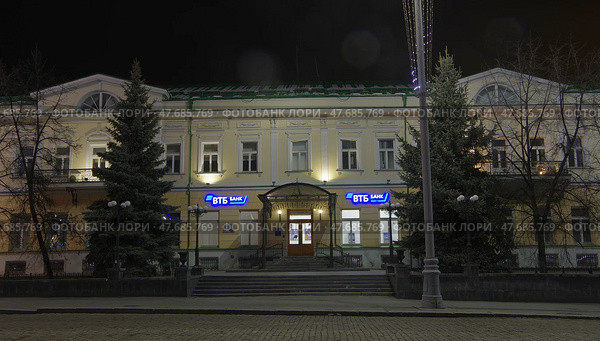 Бывшее здание Сибирского торгового банка (отделение банка ВТБ). Екатеринбург, проспект Ленина, 27. Редакционное фото, фотограф Алексей Иванов / Фотобанк Лори