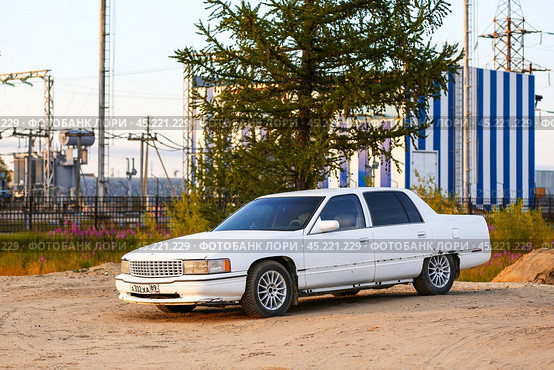 Cadillac Sedan DeVille (2024 год). Редакционное фото, фотограф Art Konovalov / Фотобанк Лори