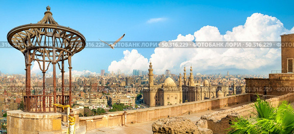 Cairo observation deck with the view of Sultan Hassan mosque. Cairo observation deck. Стоковое фото, агентство Ingram Publishing / Фотобанк Лори