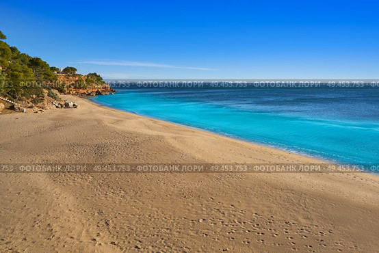 Cala Santa Fe beach playa in Miami Platja of Tarragona at costa Dorada of Catalonia. Стоковое фото, агентство Ingram Publishing / Фотобанк Лори