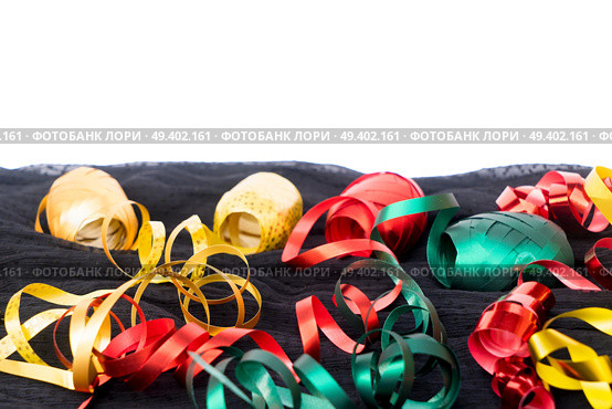 Carnaval festive decorations isolated borer over white background with copy space. Carnaval decorations on dark wooden background. Стоковое фото, агентство Ingram Publishing / Фотобанк Лори