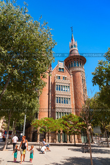 Casa de les Punxes, Barcelona (2014 год). Редакционное фото, фотограф EugeneSergeev / Фотобанк Лори