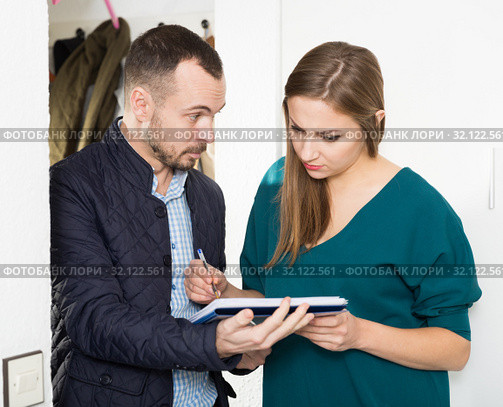 Caseworker conducting survey among population. Стоковое фото, фотограф Яков Филимонов / Фотобанк Лори