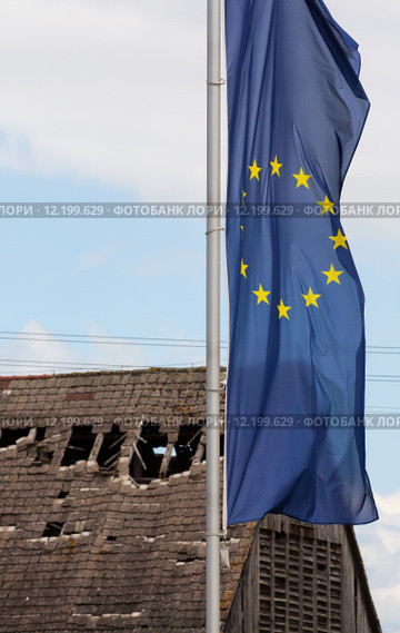 caucasian europe european flag bankrupt. Стоковое фото, фотограф Alexandra Buss / Smarterpix / Фотобанк Лори