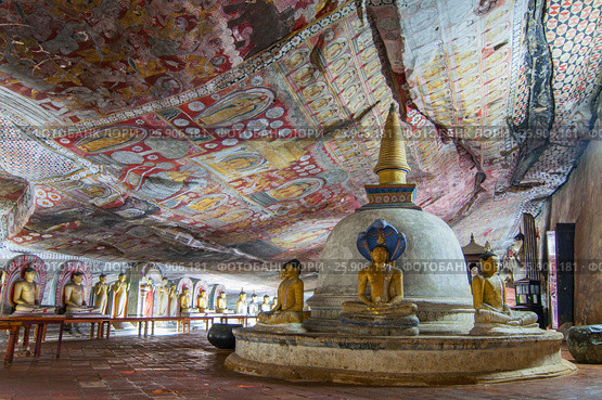 Cave of the Great Kings, Dambulla Cave Temples, UNESCO World Heritage Site, Central Province, Sri Lanka, Asia. Стоковое фото, агентство BE&W Photo / Фотобанк Лори
