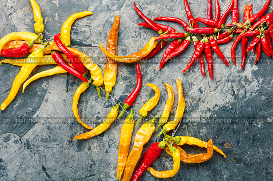 Cayenne pepper.Fresh red and yellow chili pepper. Fresh chili pepper. Стоковое фото, агентство Ingram Publishing / Фотобанк Лори