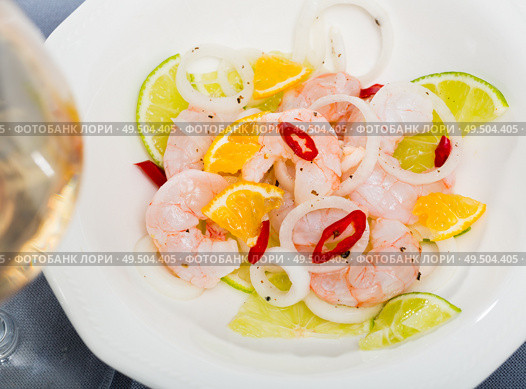Ceviche with shrimps, lime, tangerine and hot pepper. Стоковое фото, фотограф Яков Филимонов / Фотобанк Лори