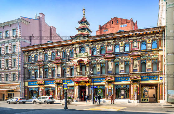 Чайный Дом Перлова на улице Мясницкой в Москве (2021 год). Редакционное фото, фотограф Baturina Yuliya / Фотобанк Лори