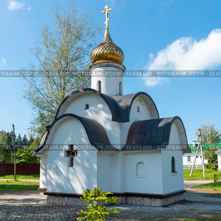Часовня Преображения Господня при Спасо-Елеазаровском монастыре. Елизарово, Псковская область (2019 год). Стоковое фото, фотограф Александр Щепин / Фотобанк Лори