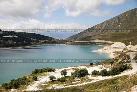 Чеченская Республика. Озеро Кезеной-Ам в Кавказских горах. Стоковое фото, фотограф Елена Афонина / ТАСС / Фотобанк Лори