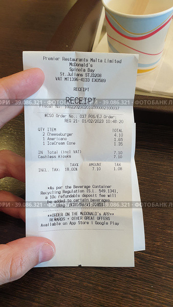 Чек из закусочной сети McDonald’s. Город Сент-Джулианс (Сан-Джильян. St Julian's). Остров Мальта (2023 год). Редакционное фото, фотограф lana1501 / Фотобанк Лори