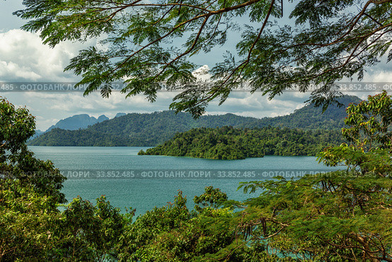 Cheow Lan Lake in southern Thailand. Стоковое фото, фотограф Михаил Коханчиков / Фотобанк Лори