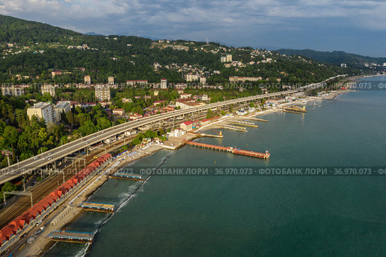 Черноморское побережье. Хоста - район города-курорта Сочи. Вид с воздуха. Black Sea coast, cape Vidny. Khosta - a district of the resort city of Sochi. Aerial view. (2021 год). Стоковое фото, фотограф Евгений Романов / Фотобанк Лори