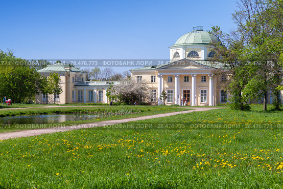 Chernyshevs dacha, an old palladian manson (2016 год). Редакционное фото, фотограф EugeneSergeev / Фотобанк Лори
