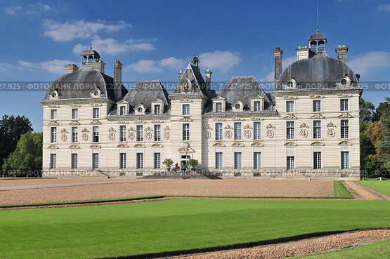Cheverny Castle built in the seventeenth century in the style of Louis XIII in Cheverny France. Редакционное фото, агентство BE&W Photo / Фотобанк Лори