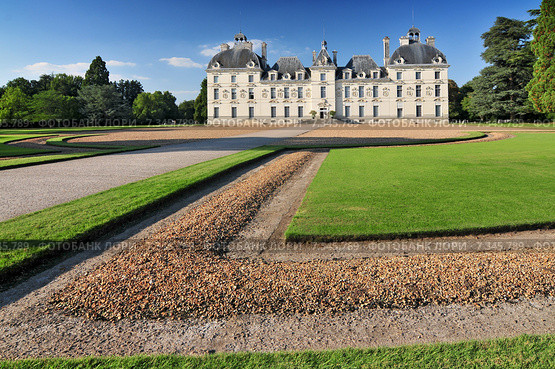 Cheverny Castle built in the seventeenth century in the style of Louis XIII in Cheverny France. Редакционное фото, агентство BE&W Photo / Фотобанк Лори
