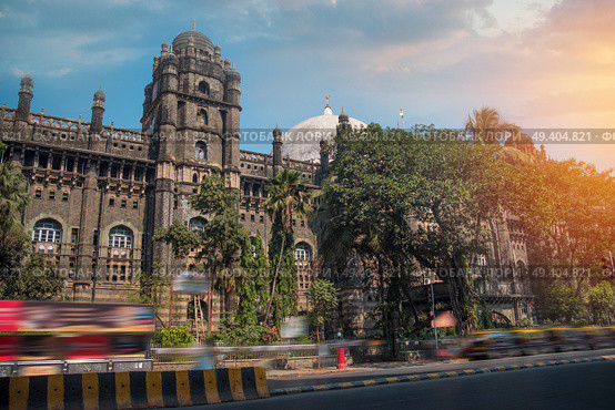 Chhatrapati Shivaji, the former Victoria Terminus - a historical railway station in the Indian city of Mumbai, one of the busiest in India. Стоковое фото, агентство Ingram Publishing / Фотобанк Лори