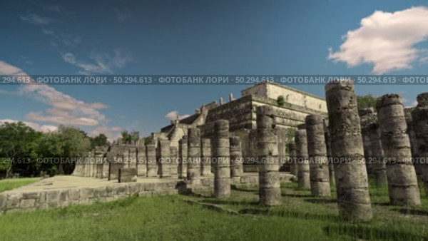 Chichen Itza Temple Of Warriors Columns Entrance View Structure. Стоковое видео, видеограф Поскребышев Михаил / Фотобанк Лори