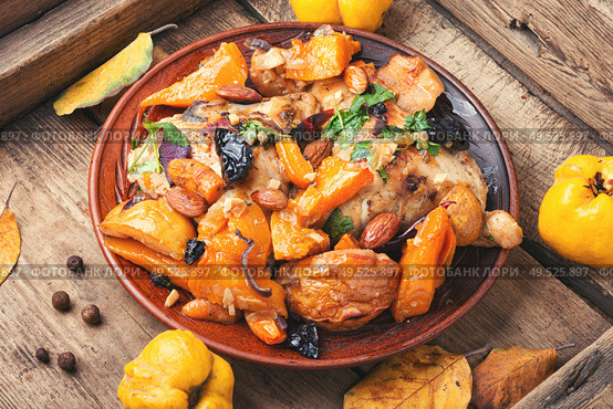 Chicken, pumpkin and vegetable meat stew.Autumn food.. Chicken ragout with pumpkin. Стоковое фото, агентство Ingram Publishing / Фотобанк Лори