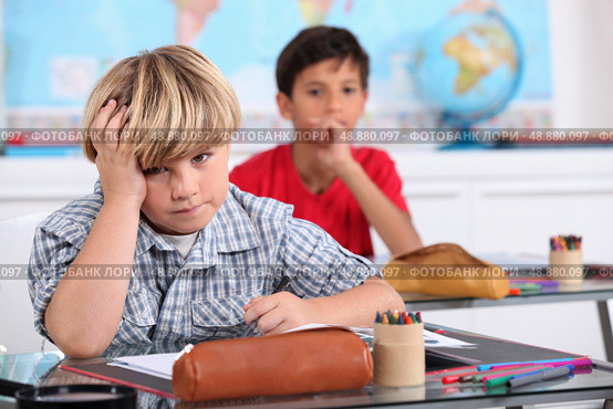 Child in school bored. Стоковое фото, агентство Ingram Publishing / Фотобанк Лори