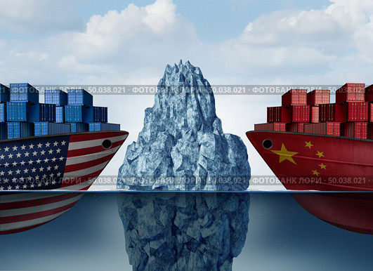 China United States trade danger and American tariffs economic fear as two opposing cargo ships facing a hazardous iceberg as an economic  taxation dispute over import and exports concept as a 3D illustration. Стоковое фото, агентство Ingram Publishing / Фотобанк Лори