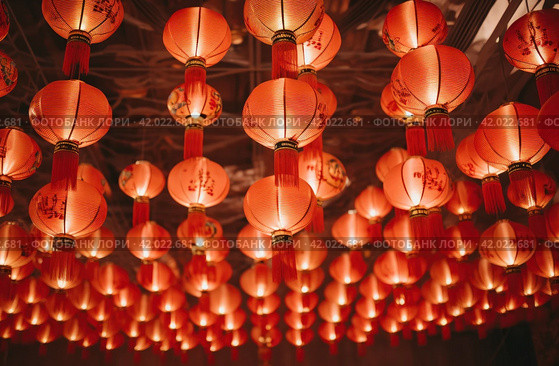 chinese new year chinese lanterns on the trees, in the style of spectacular backdrops, orange and crimson, pentax 645n, miwa komatsu, uhd image, traditional chinese --ar 85:56 --style raw --stylize 50 --v 5.2 Job ID: e82cbd58-24e8-421b-befd-d4d7e58de3ab. Стоковое AI-изображение, AI-художник Юлия Гапеенко / Фотобанк Лори