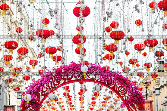 Chinese red Christmas lanterns on Kamergersky Lane in Moscow. The decoration of the city. The first ever meeting of the Chinese New Year 2024 in Moscow. Стоковое фото, фотограф Photojuli / Фотобанк Лори