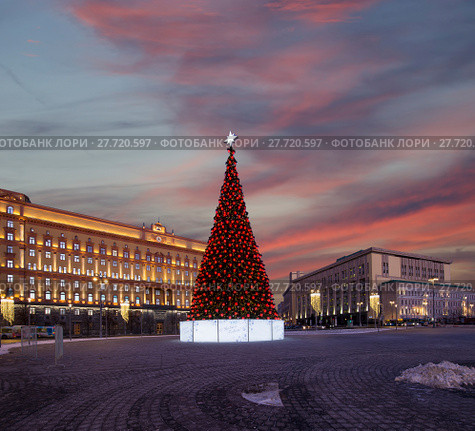 Christmas (New Year holidays) decoration Lubyanskaya (Lubyanka) Square in the evening, Moscow, Russia. Inscription in Russian - Moscow 2018, happy new year. Стоковое фото, фотограф Владимир Журавлев / Фотобанк Лори