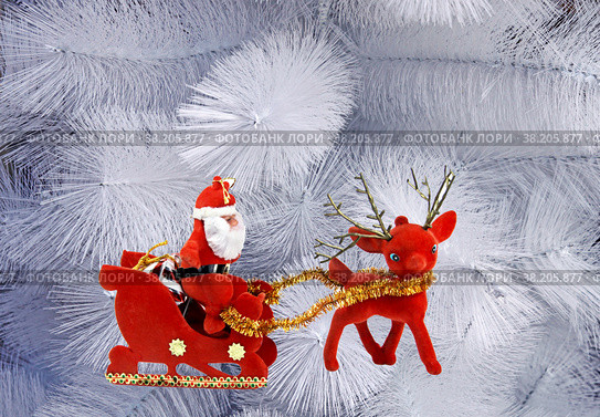 Christmas toy deer is carrying a sleigh with Santa Claus. Стоковое фото, фотограф Irina Opachevsky / Фотобанк Лори