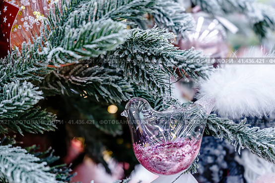 Christmas toy is hanging on a spruce branch. Стоковое фото, фотограф Галина Царькова / Фотобанк Лори