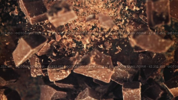 Chunks of chocolate fly up and fall down. Filmed on a high-speed camera at 1000 fps. Стоковое видео, видеограф Артем Шадрин / Фотобанк Лори