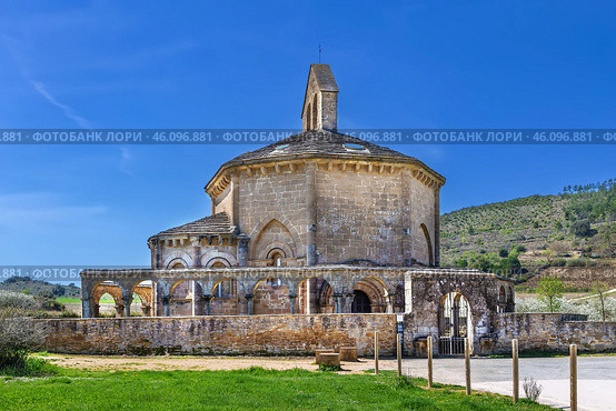 Church of Saint Mary of Eunate, Navarre, Spain (2018 год). Стоковое фото, фотограф Boris Breytman / Фотобанк Лори