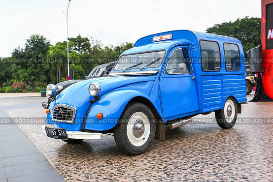 Citroen 2CV Fourgonnette. Редакционное фото, фотограф Art Konovalov / Фотобанк Лори