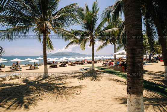 City Beach. The coastal city of Nha Trang. An attractive vacation destination in central Vietnam. Редакционное фото, фотограф Андрей Иванов / Фотобанк Лори