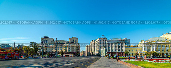 City the Moscow .Teatralny Proezd, view of the State Duma of Russia.Russia.2020. Редакционное фото, фотограф Виктор Сарафинчан / Фотобанк Лори
