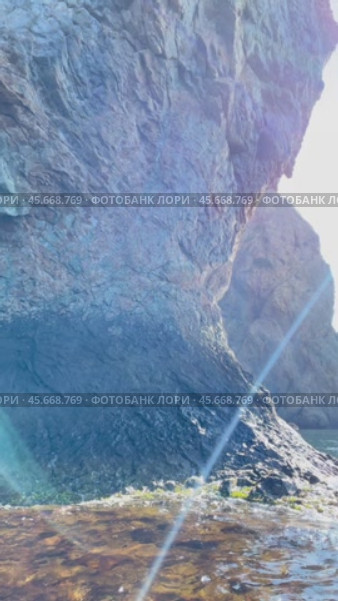 Cliffs Santorini Greece VolcanicRocks: Stunning colorful volcanic cliffs near Santorini, Greece, showcasing geological formations. Boat trip reveals unique rock strata. Стоковое видео, видеограф svetograph / Фотобанк Лори