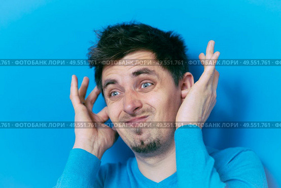 Close ears man. Стоковое фото, агентство Ingram Publishing / Фотобанк Лори