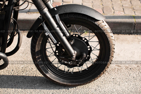 close up front motorcycle wheel. Стоковое фото, агентство Ingram Publishing / Фотобанк Лори