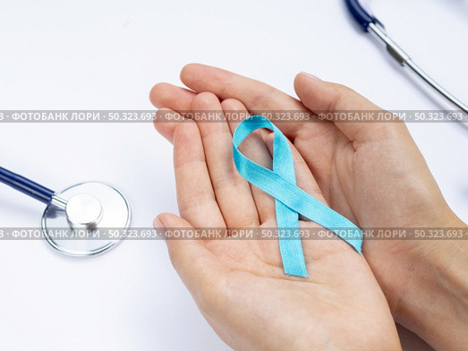 close up hands holding blue ribbon with stethoscope. Стоковое фото, агентство Ingram Publishing / Фотобанк Лори